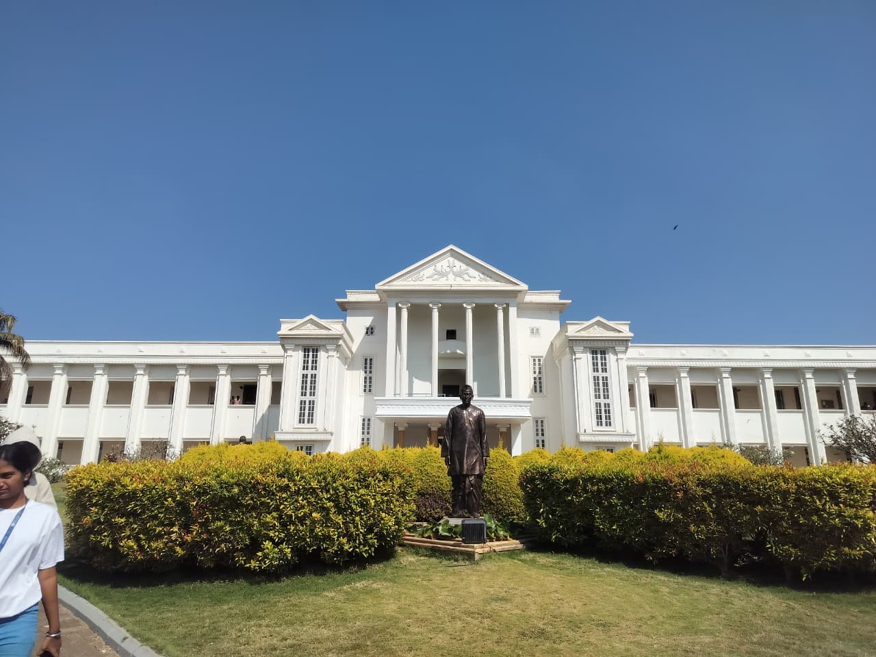 KLE Technological University Hubli campus photo 4